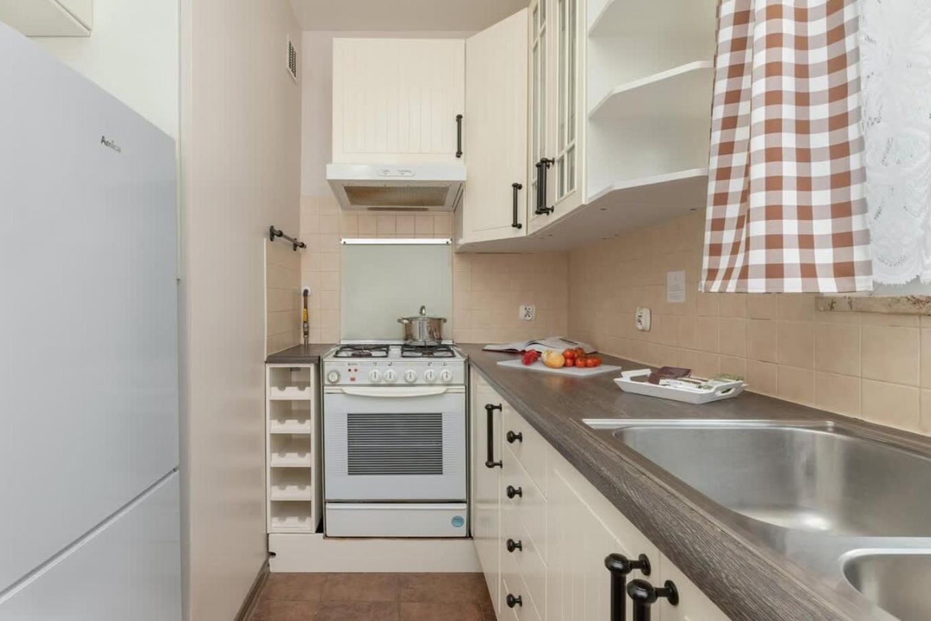 Cosy With Balcony In By Renters