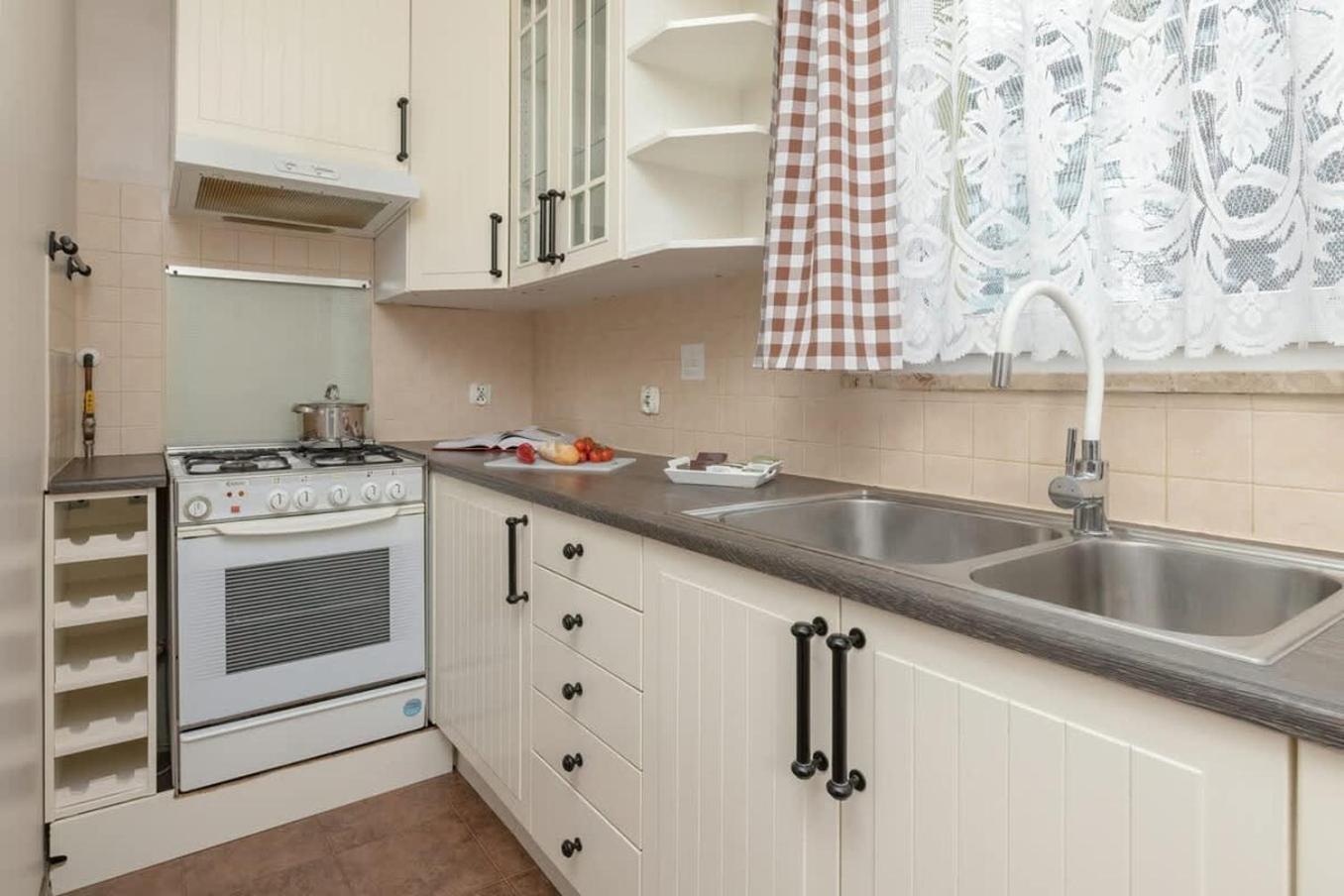 Cosy With Balcony In By Renters Apartament