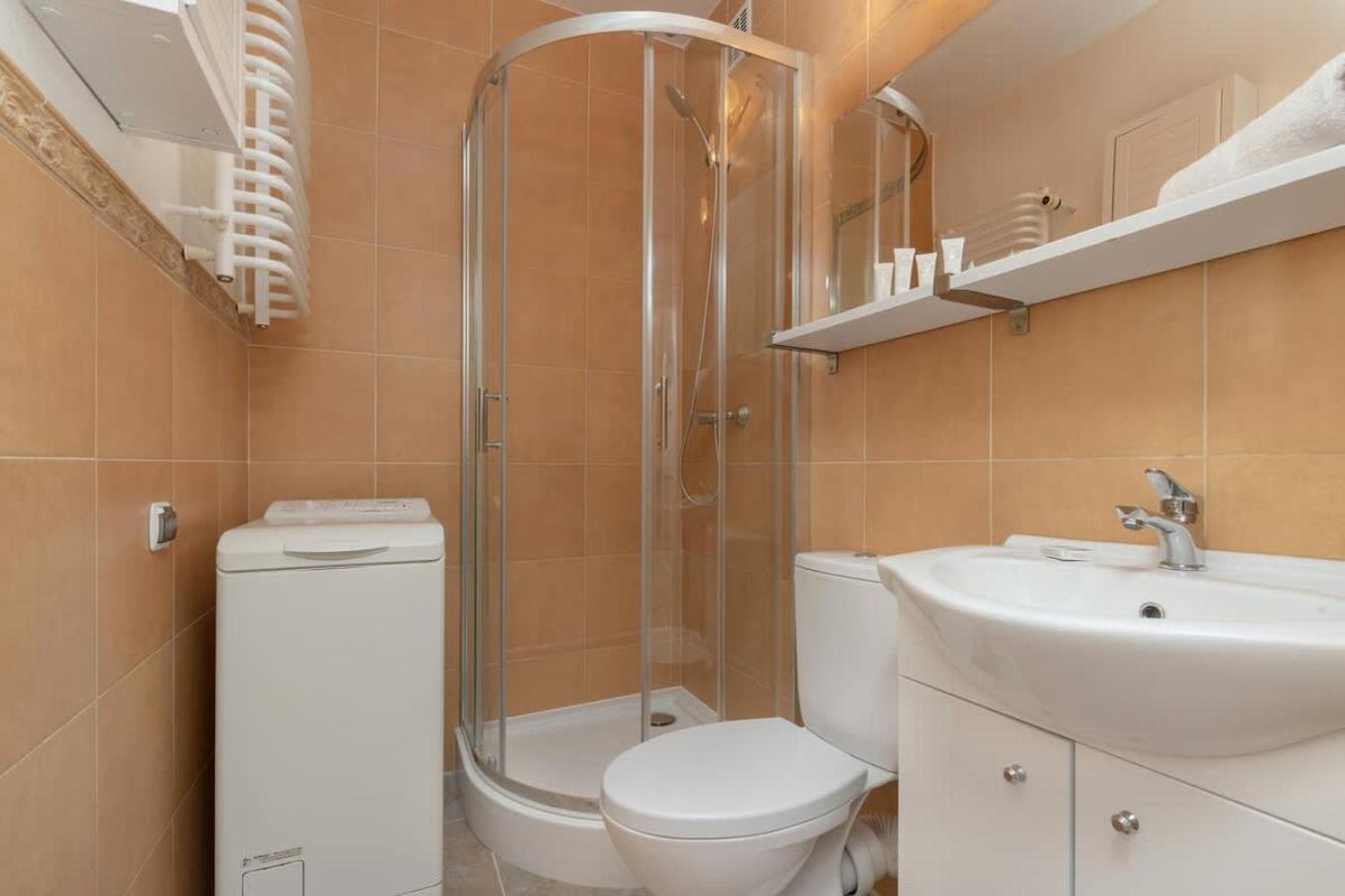 Apartament Cosy With Balcony In By Renters