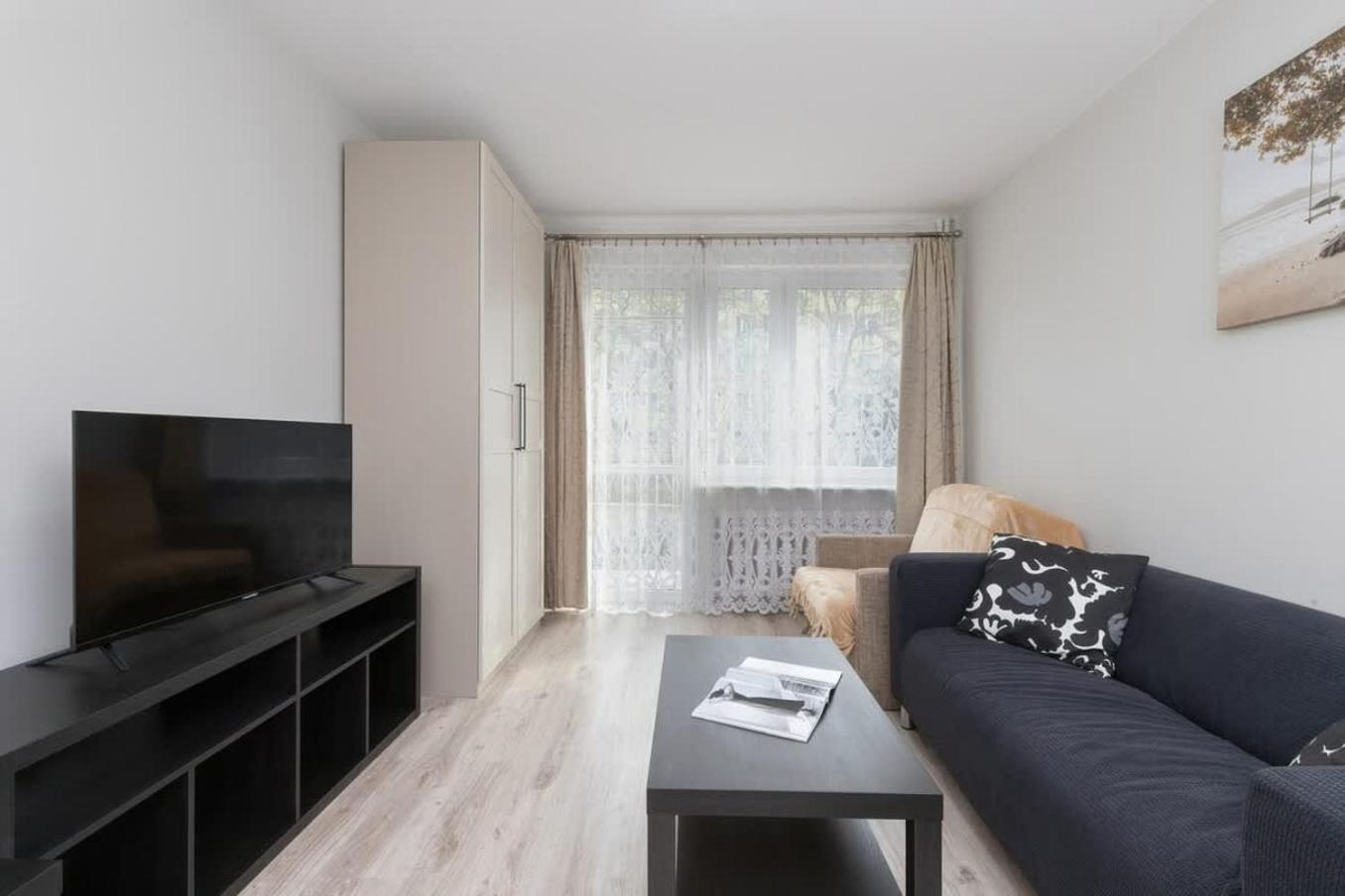 Cosy With Balcony In By Renters *
